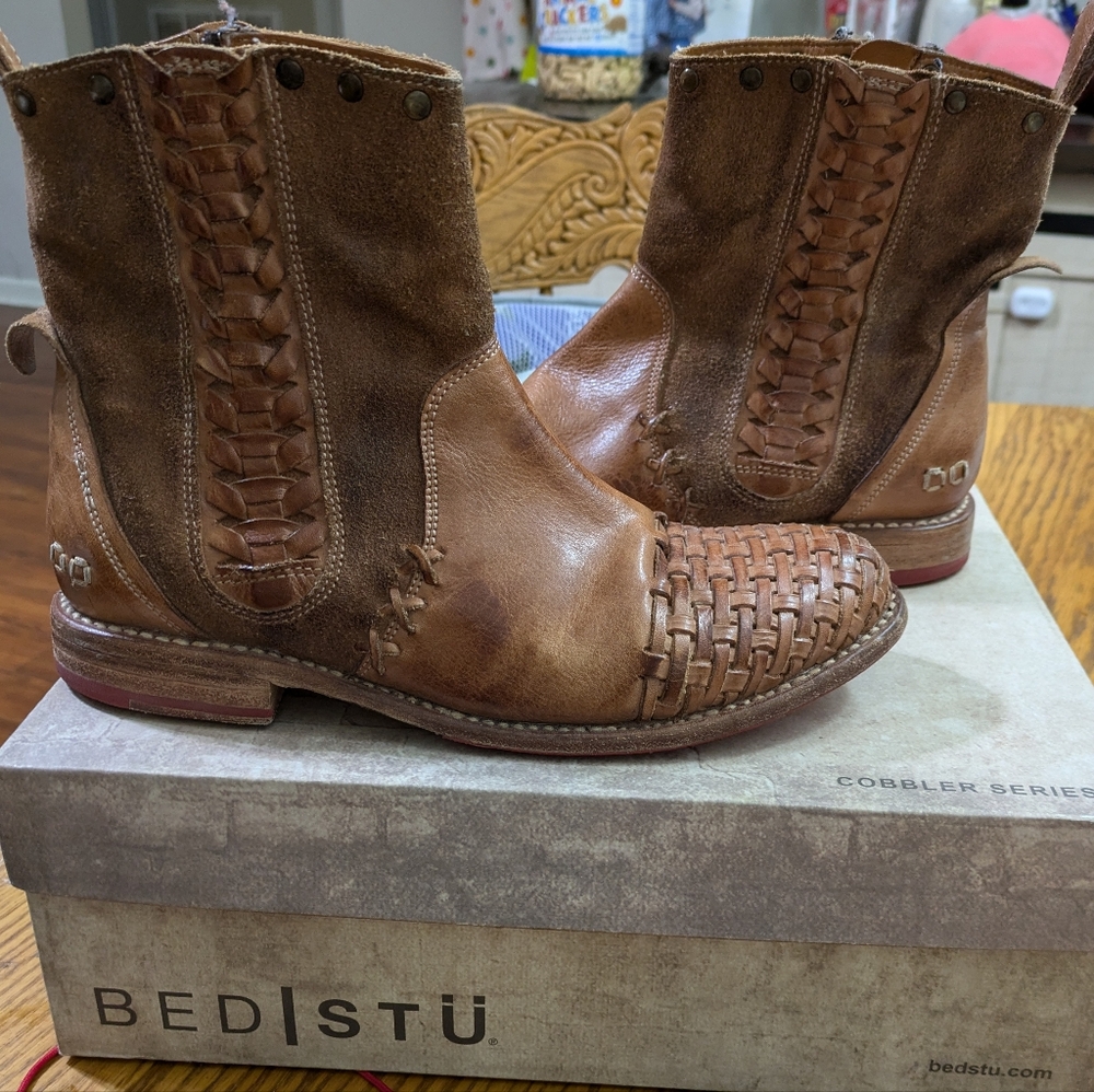 BED|STU 8.5 TAN Boots